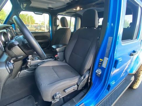 Used 2023 Jeep Gladiator Sport image 14