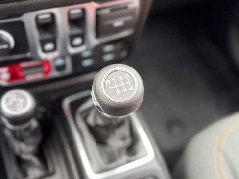 Used 2024 Jeep Wrangler Willys image 18