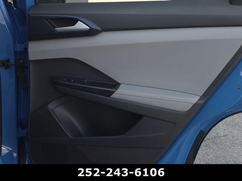Used 2024 Volkswagen Taos SE image 35