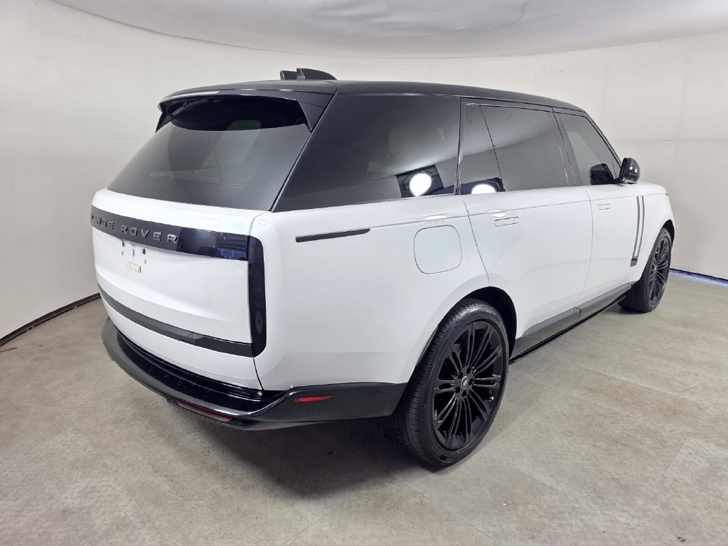 Used 2025 Land Rover Range Rover Long Wheelbase SE AWD/4WD image 4