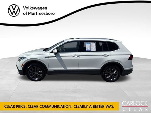 Used 2023 Volkswagen Tiguan SE w/ Panoramic Sunroof Package FWD image 4