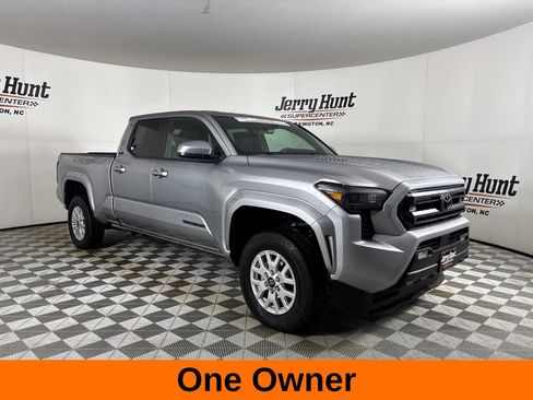 Used 2025 Toyota Tacoma SR5 AWD/4WD image 4