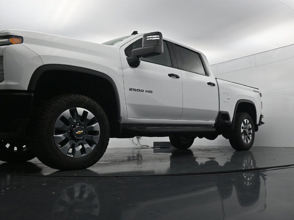 Used 2022 Chevrolet Silverado 2500 Custom w/ Custom Value Package AWD/4WD image 34
