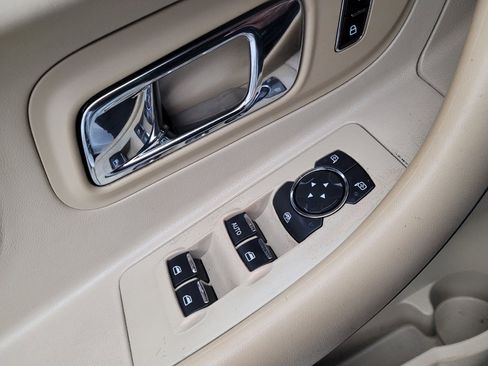 Used 2014 Ford Taurus SEL image 27