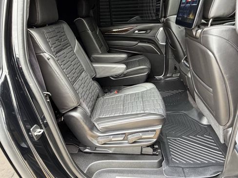 Used 2023 Cadillac Escalade ESV Sport Platinum w/ LPO, ONYX Package AWD/4WD image 22