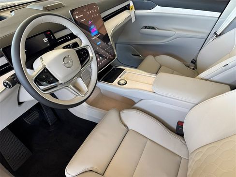 New 2025 Volvo EX90 Plus w/ Protection Package Premier image 9