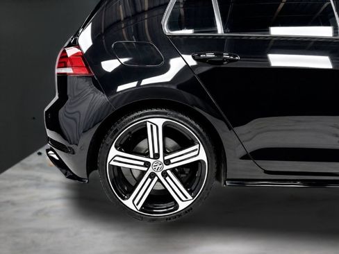 Used 2018 Volkswagen Golf R 4-Door AWD/4WD image 10