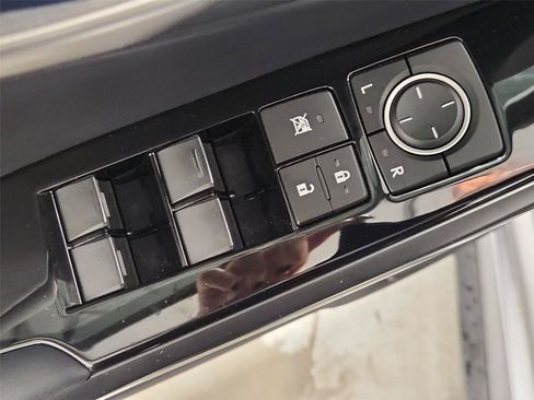 Used 2023 Lexus IS 300 w/ Comfort Package RWD image 21
