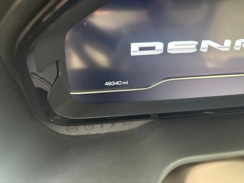 Used 2022 GMC Yukon Denali AWD/4WD image 9