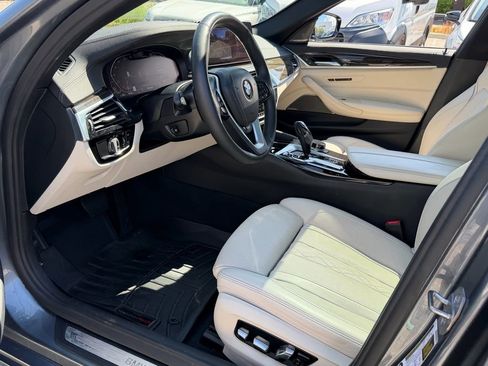 Used 2022 BMW 530i w/ Executive Package RWD image 11