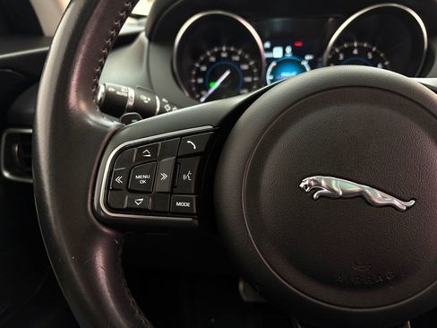 Used 2019 Jaguar F-PACE Premium image 14