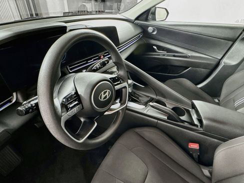Used 2024 Hyundai Elantra SEL FWD image 8