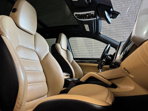 Used 2017 Porsche Cayenne S AWD/4WD image 26