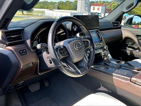 Used 2024 Lexus LX 600 4WD w/ Luxury Package image 5