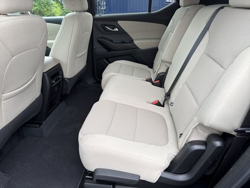 Used 2022 Chevrolet Traverse LS FWD image 21