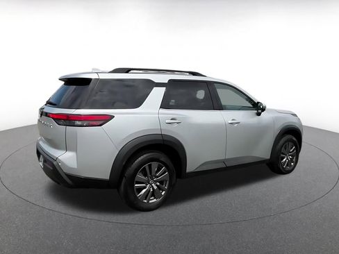 Used 2025 Nissan Pathfinder SV FWD image 15