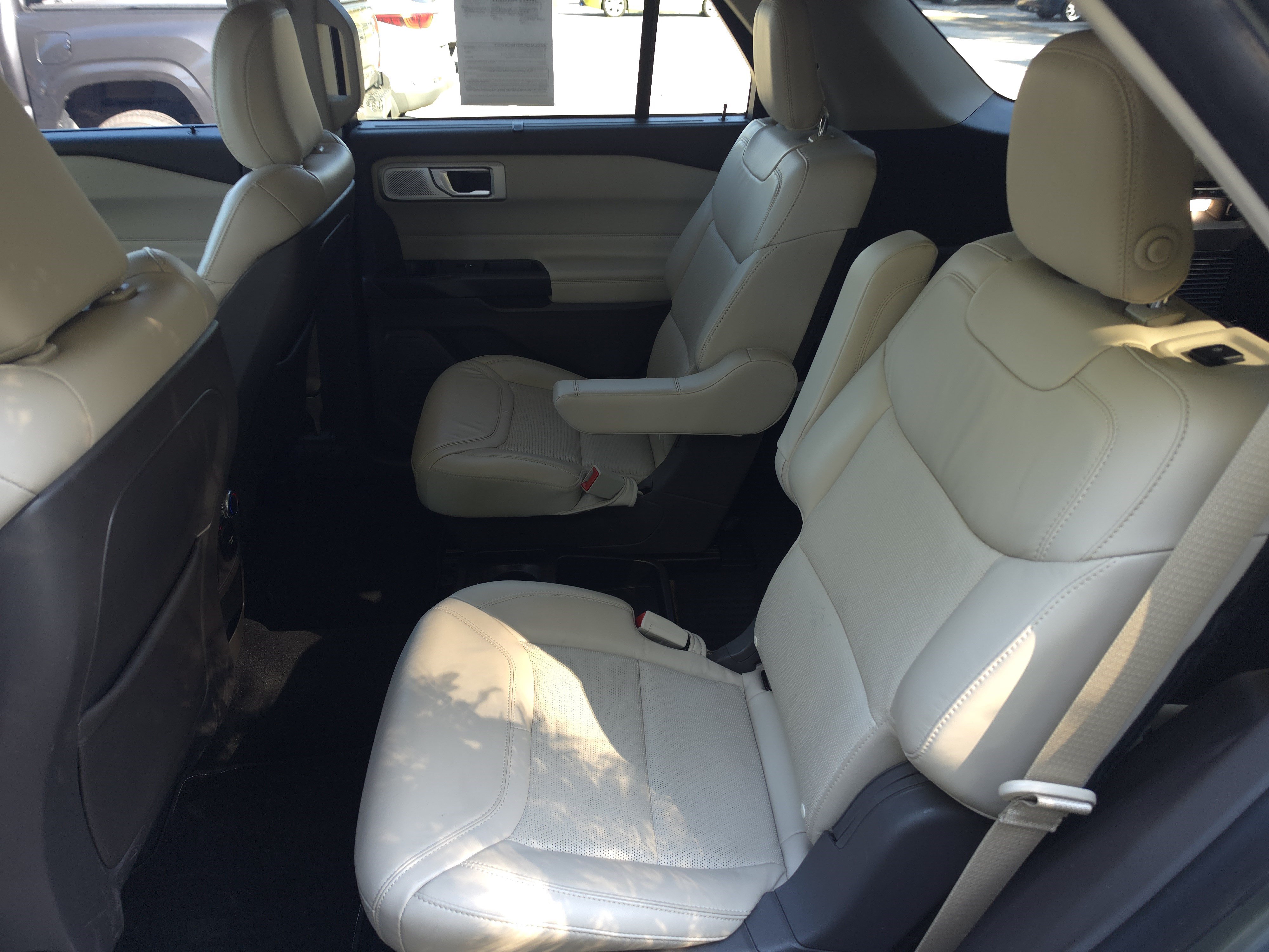 Certified 2020 Ford Explorer Platinum w/ Premium Technology Package AWD/4WD image 16