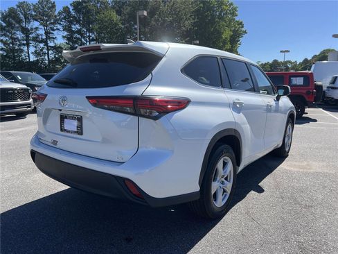 Used 2023 Toyota Highlander LE FWD image 16