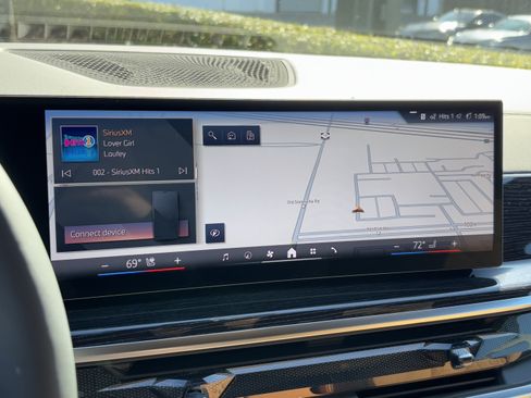 Used 2026 BMW X5 xDrive50e w/ M Sport Package image 26