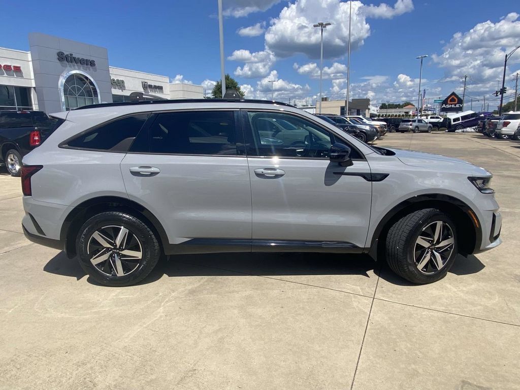 Used 2023 Kia Sorento EX FWD image 10