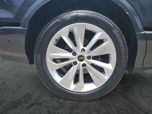 Used 2025 Audi Q6 e-tron Premium w/ Convenience Package RWD image 5