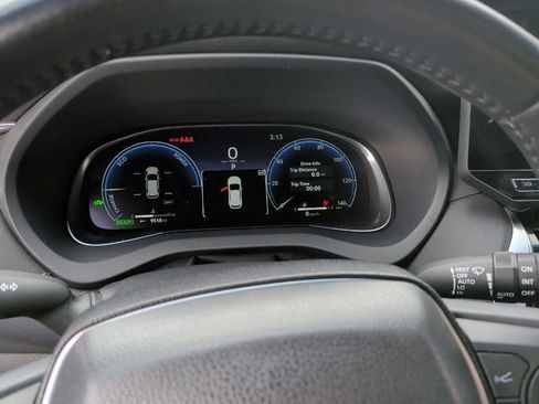 Used 2023 Toyota Venza Limited image 11