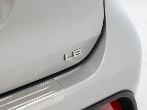 Used 2023 Toyota Highlander LE FWD image 11