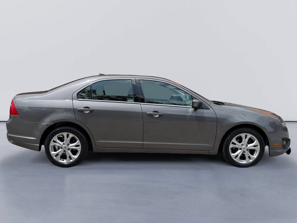 Used 2012 Ford Fusion SE FWD image 2