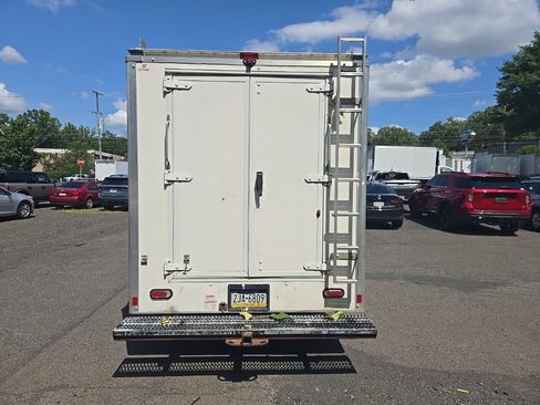 Used 2019 GMC Savana 3500 w/ Power Convenience Package RWD image 6