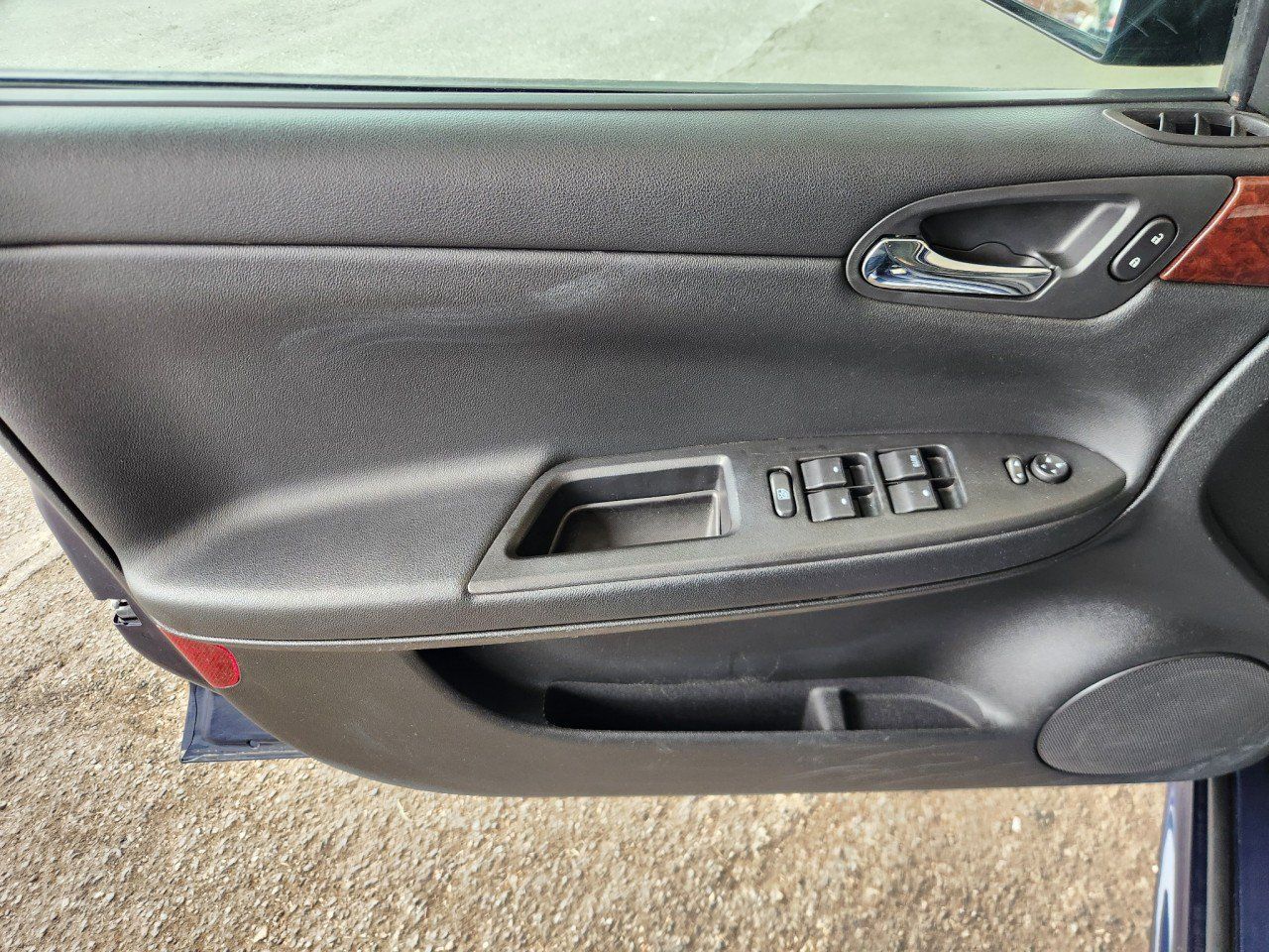 Used 2010 Chevrolet Impala LS FWD image 9
