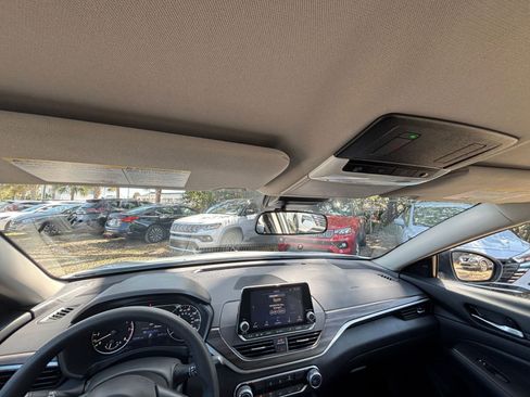 Used 2025 Nissan Altima 2.5 SV image 34