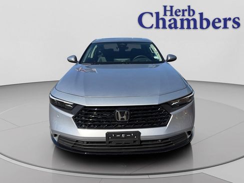 Used 2025 Honda Accord Touring image 2