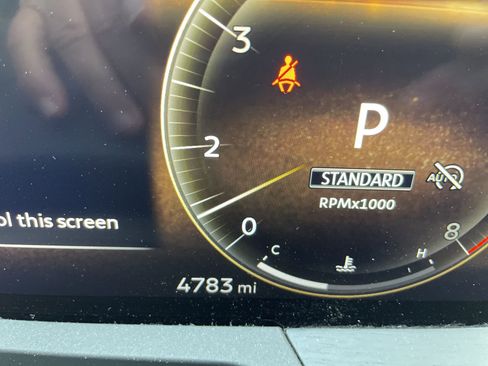 Used 2025 INFINITI QX80 Sensory image 6