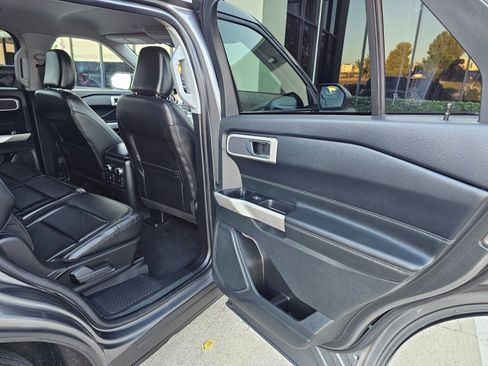 Used 2022 Ford Explorer XLT w/ Equipment Group 202A image 29