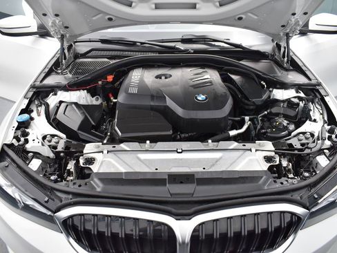 Used 2025 BMW 330i xDrive Sedan image 5