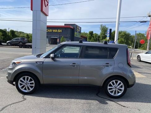 Used 2018 Kia Soul + FWD image 4