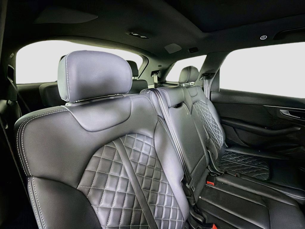 Used 2020 Audi SQ7 Premium Plus w/ Towing Package AWD/4WD image 30
