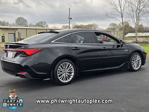 Used 2019 Toyota Avalon Limited image 3