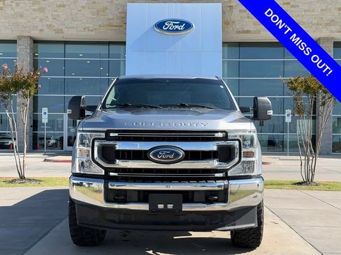 Used 2022 Ford F250 XLT AWD/4WD image 2