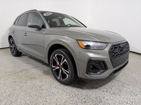 Certified 2025 Audi Q5 Prestige AWD/4WD image 1