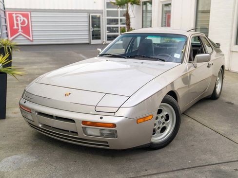 Used 1986 Porsche 944 Turbo image 3