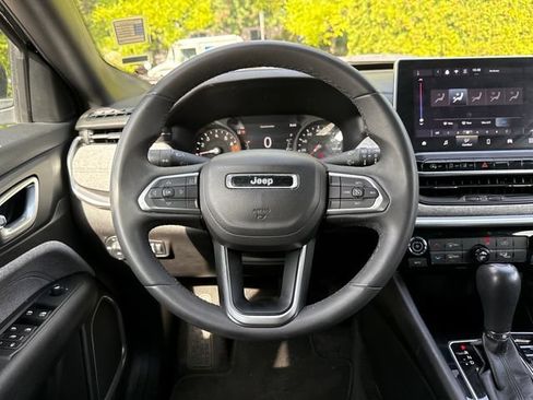 Used 2024 Jeep Compass Latitude AWD/4WD image 8