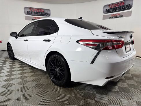 Used 2019 Toyota Camry SE image 5