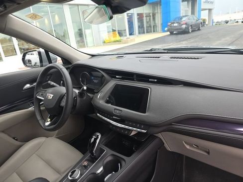 Used 2023 Cadillac XT4 Luxury w/ Cold Weather Package FWD image 13