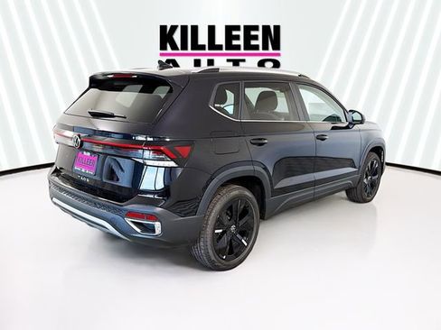 New 2026 Volkswagen Taos SE FWD image 7