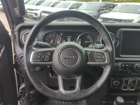 Used 2022 Jeep Wrangler Unlimited Sahara w/ Cold Weather Group AWD/4WD image 16