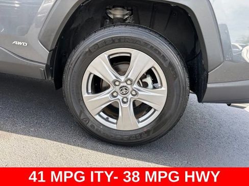 Used 2022 Toyota RAV4 LE AWD/4WD image 10
