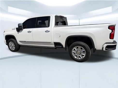 Used 2025 Chevrolet Silverado 2500 High Country w/ High Country Premium Package AWD/4WD image 11