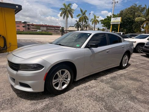 Used 2023 Dodge Charger SXT RWD image 2