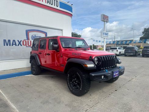 Used 2023 Jeep Wrangler Unlimited w/ Cold Weather Group AWD/4WD image 15